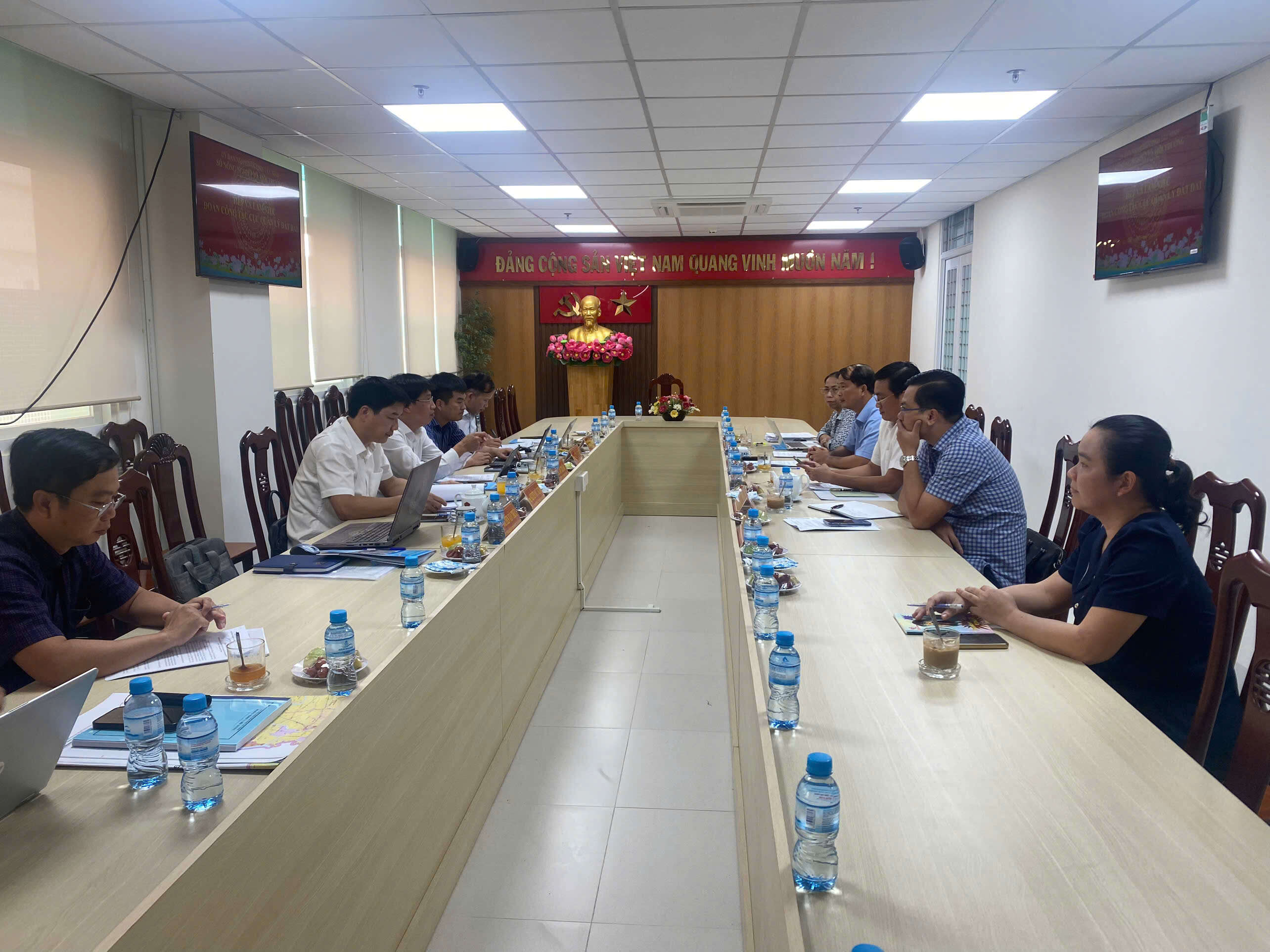 Làm việc với tỉnh Tây Ninh về rà soát, điều chỉnh nhu cầu sử dụng đất phục vụ điều chỉnh Quy hoạch sử dụng đất quốc gia